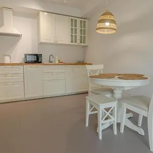 https://apartament-szklarska-pod-gwiazdami-cise-centrum.szklarskaporebahotels.net